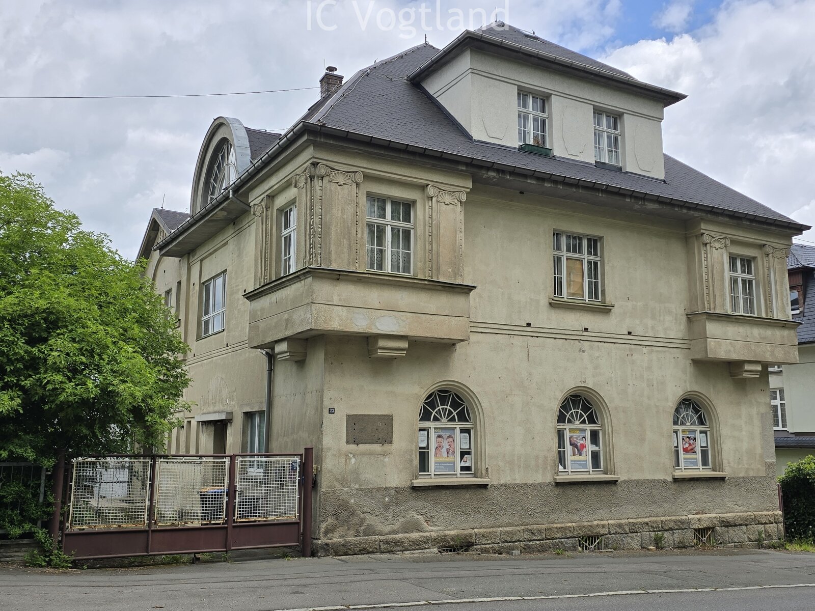 Stadtvilla mit großem Grundstück - Wohnen und Arbeiten an einem Ort