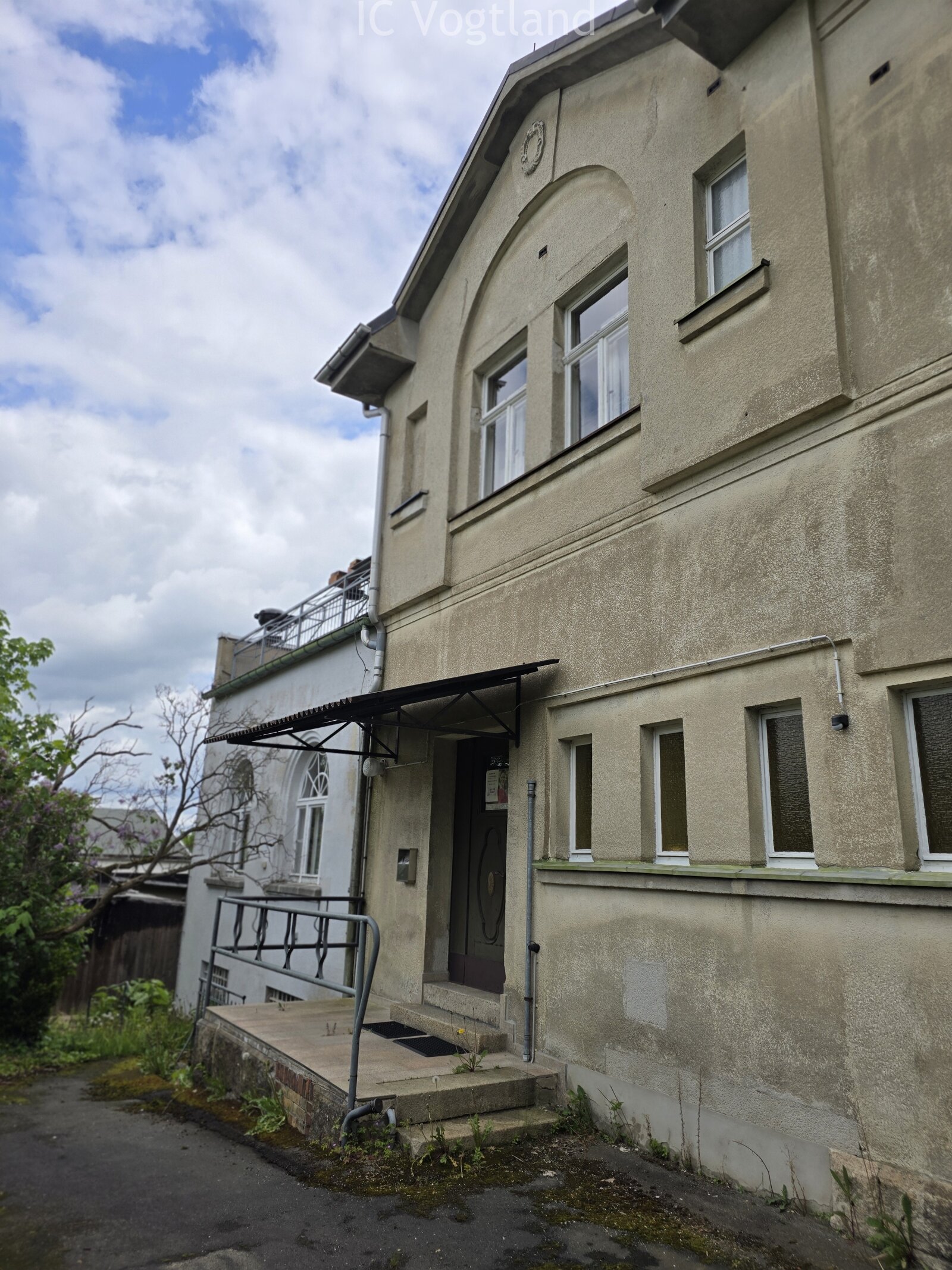 Stadtvilla mit großem Grundstück - Wohnen und Arbeiten an einem Ort